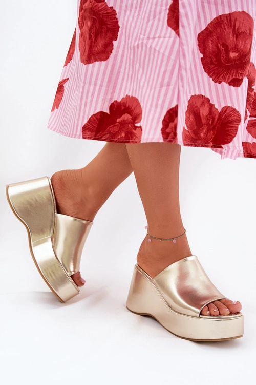 Eko Skórzane Klapki Damskie Na Platformie I Koturnie Złote Kisoffi