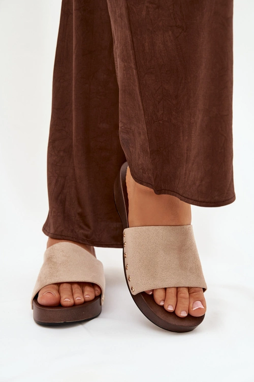 Klapki Damskie Ze Złotymi Ćwiekami Beżowe Ferinna